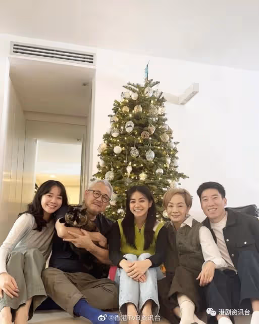 毛舜筠一家五口全家福曝光 !准女婿Andrew排排坐 曾預告做外母抱孫隨緣
