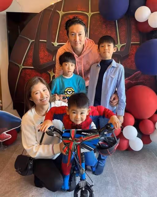 39歲香港知名女星搞盛大派對為兒子慶生，爸爸搶盡風頭被兒子無視
