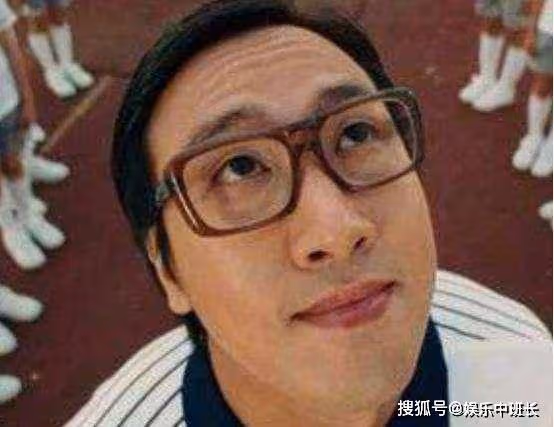 周星馳的電影中,戴眼鏡的大多是反派,周星馳為何如此設計?