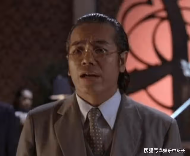 周星馳的電影中,戴眼鏡的大多是反派,周星馳為何如此設計?