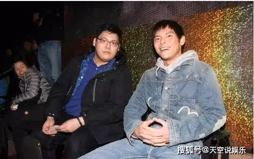 為女人得罪大佬,向華強親自道歉,難怪向太絕口不提小兒子向佑