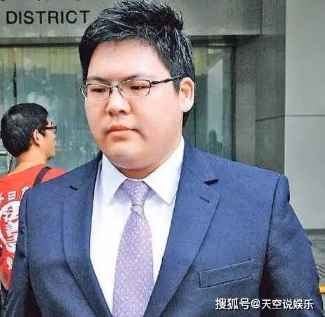 為女人得罪大佬,向華強親自道歉,難怪向太絕口不提小兒子向佑