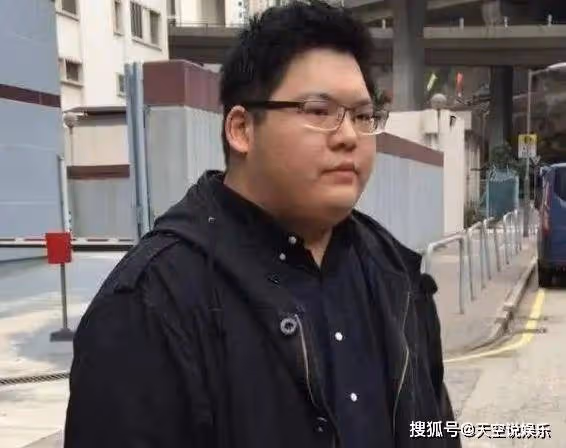 為女人得罪大佬,向華強親自道歉,難怪向太絕口不提小兒子向佑
