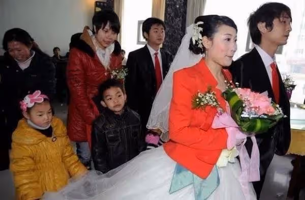 父親要我帶四十萬給弟弟治病,當我趕到病房時,門外聽到他們的對話,我和他脫離關係.