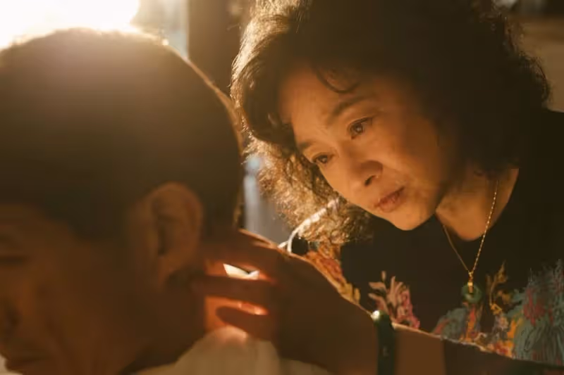 不慎走光爆紅,金馬影后息影20年變理髮廳阿姨,俗氣可愛笑喊,不怕沒飯吃粉絲認不出
