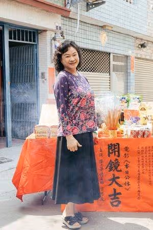 不慎走光爆紅,金馬影后息影20年變理髮廳阿姨,俗氣可愛笑喊,不怕沒飯吃粉絲認不出