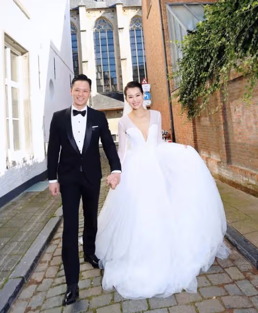 胡杏兒夫婦慶祝結婚7周年,發文互送飛吻,撇下3個孩子過二人世界