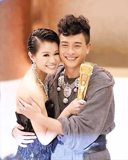 胡杏兒夫婦慶祝結婚7周年,發文互送飛吻,撇下3個孩子過二人世界