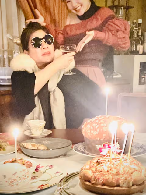 和好友溫馨聚餐！64歲陳文茜「三人暢聊整晚」大嗑美食　曬照挨網酸「胖這麼多」她高EQ回應了