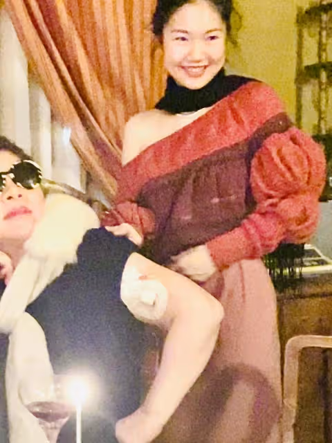 和好友溫馨聚餐！64歲陳文茜「三人暢聊整晚」大嗑美食　曬照挨網酸「胖這麼多」她高EQ回應了