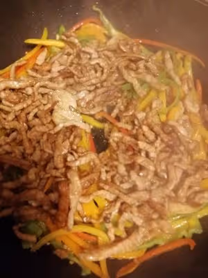 彩椒肉絲