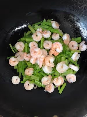 西芹炒蝦仁(簡單、鮮嫩)