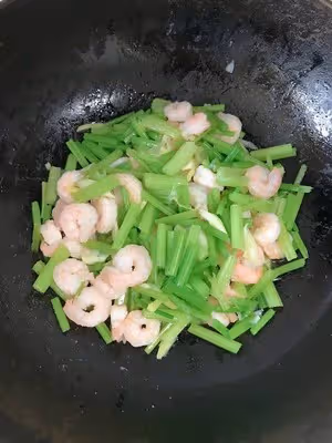 西芹炒蝦仁(簡單、鮮嫩)