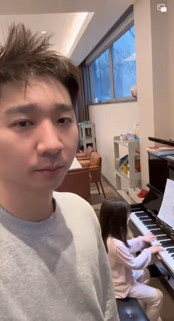 陳佩斯兒子曝一家六口染新冠!高燒40度帶四娃,祖孫三代如複製
