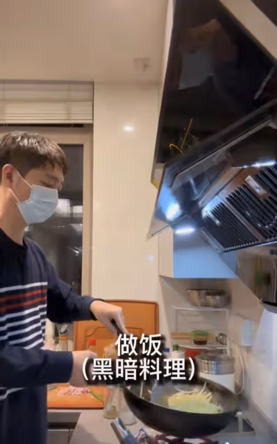 陳佩斯兒子曝一家六口染新冠!高燒40度帶四娃,祖孫三代如複製