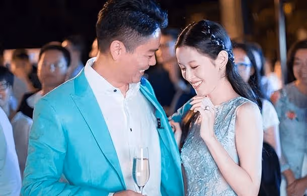 繼上次現身美國後,劉強東再陪妻子到英國待產,京東的事先放一邊