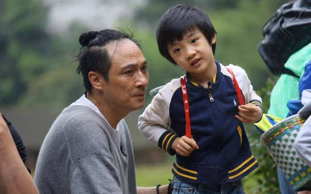 前秒犀利點評，下秒卻給趙露思一票，吳鎮宇這是？好演技嚇跑於正