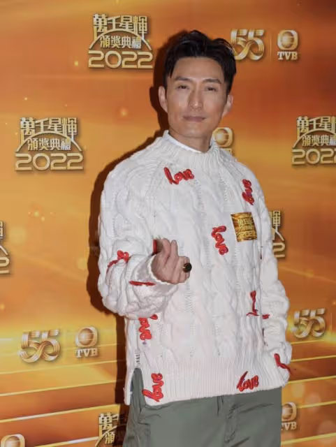 TVB視帝大熱被曝戴水晶轉運！本人否認，稱靈驗的話早買了六合彩