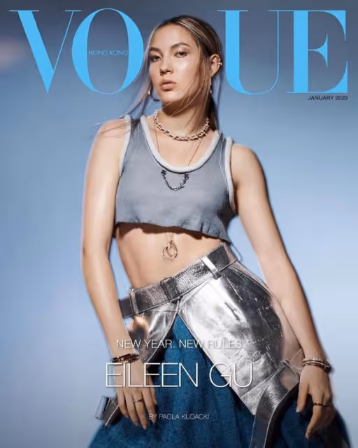 19歲谷愛凌登雜誌封面，穿銀色戰袍露腹肌又美又颯，時尚感滿滿
