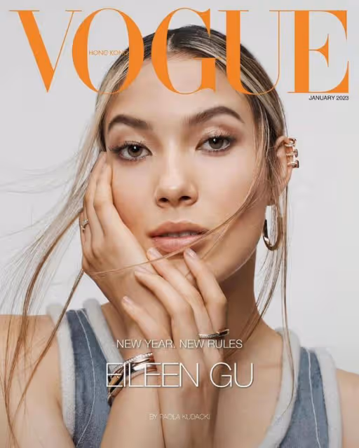 19歲谷愛凌登雜誌封面，穿銀色戰袍露腹肌又美又颯，時尚感滿滿
