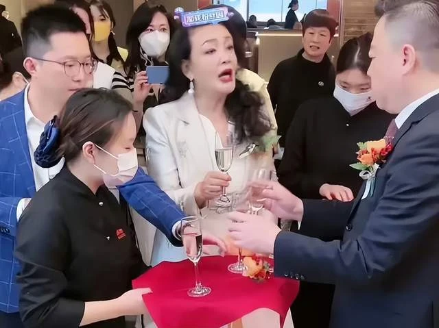 被問大S具俊曄去你餐廳聚餐免費行嗎?張蘭的回覆笑翻全場