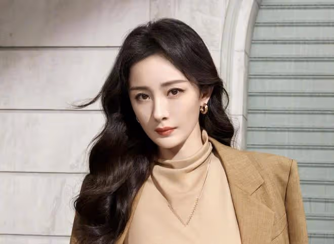 嘉行傳媒被爆欠款一億多，楊冪簽字成責任人，或需擔責償還債務