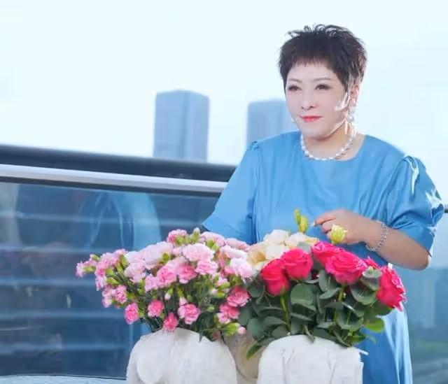 親自試吃產品，發視頻自我檢討，為何網友們還是覺得向太不真誠