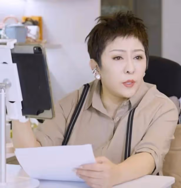 親自試吃產品，發視頻自我檢討，為何網友們還是覺得向太不真誠