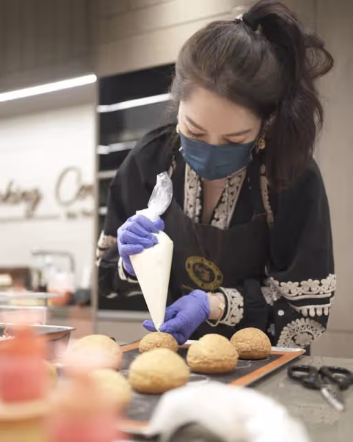 39歲TVB前力捧小花懶理婚變傳聞,躋身闊太行列與貴婦好友聚會