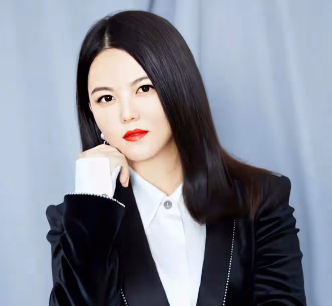 李湘陪女兒留學後變得低調,刪光社交動態引猜測,疑似定居國外