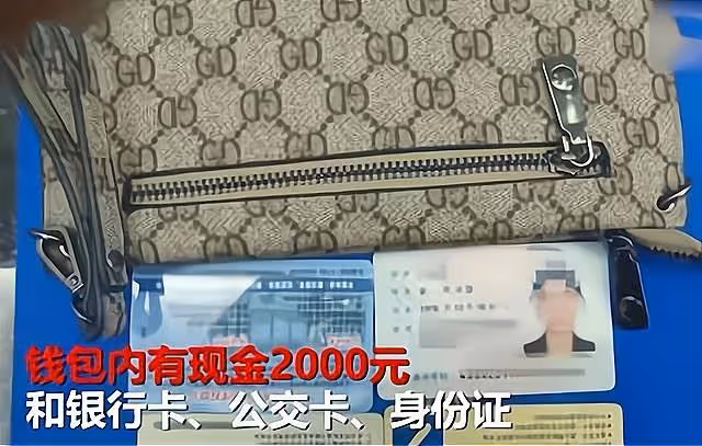 拾金不昧!餓了兩天的流浪漢,撿到8800元現金分文不動,堅持上交警官,網友:人在流浪,心在天堂