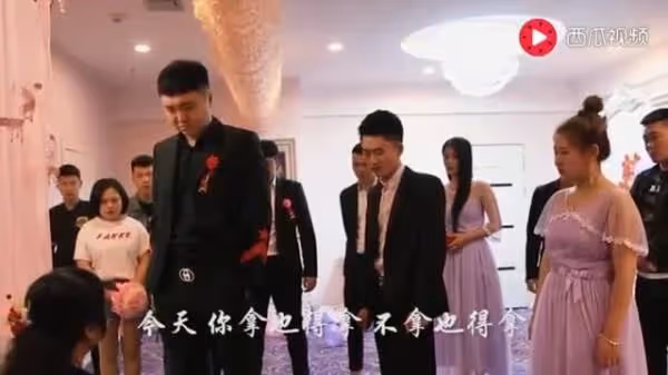 大喜之日女方突然獅子大開口要錢,霸氣男方果斷退婚娶走伴娘,他:我沒有錢,也不想再愛你