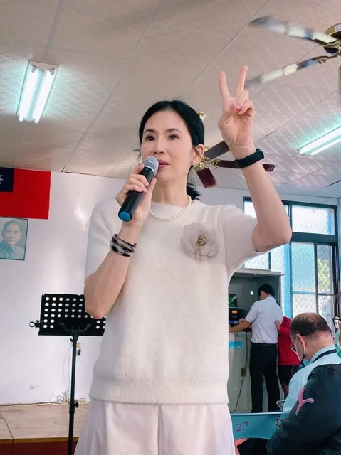 事業爆紅卻不快樂!58歲女星淡出6年「靠信仰走出低潮」 受洗後「人生大轉彎」跑到偏鄉近況曝