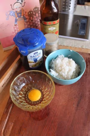 就剩一碗白米飯了--醬油炒飯