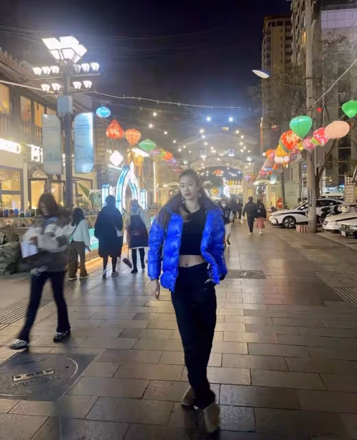 楊麗萍攜侄女現身!對方一米八身材火辣,小彩旗獨居英國顯落寞