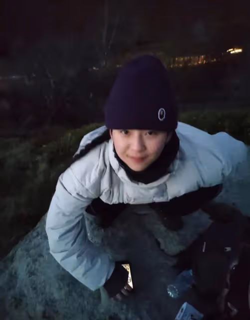 楊麗萍攜侄女現身!對方一米八身材火辣,小彩旗獨居英國顯落寞