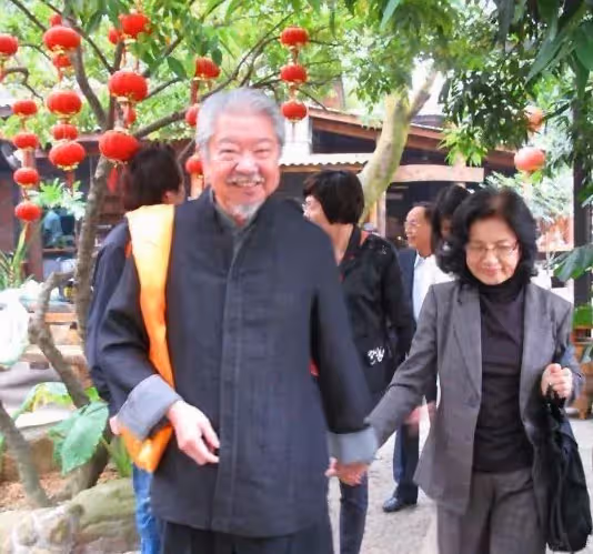 婚前約法三章!情場浪子蔡瀾「自爆交往過61位女友」直言:一年一個不過分 80歲「無兒無女」妻子始終不離不棄