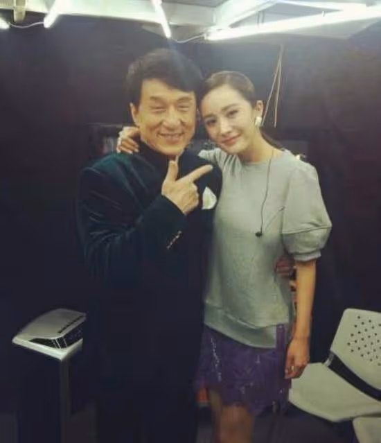 16歲被成龍看中，片酬從600元漲到5萬的楊冪，如今早就今非昔比