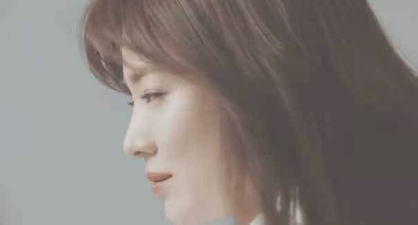 宋仲基攜英國女友高調官宣戀情，這次宋慧喬真的輸了。