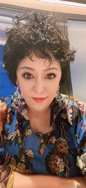 此嵐非彼蘭!4點細節看出,「豪門版大S」向太與張蘭的本質不同