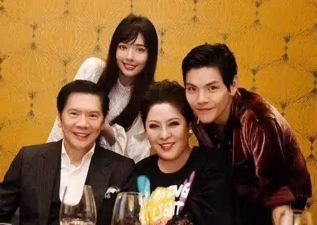 此嵐非彼蘭!4點細節看出,「豪門版大S」向太與張蘭的本質不同