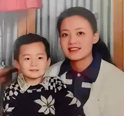 此嵐非彼蘭!4點細節看出,「豪門版大S」向太與張蘭的本質不同