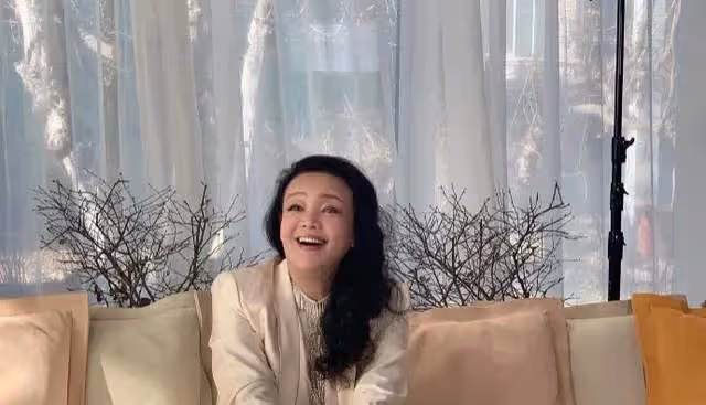 此嵐非彼蘭!4點細節看出,「豪門版大S」向太與張蘭的本質不同