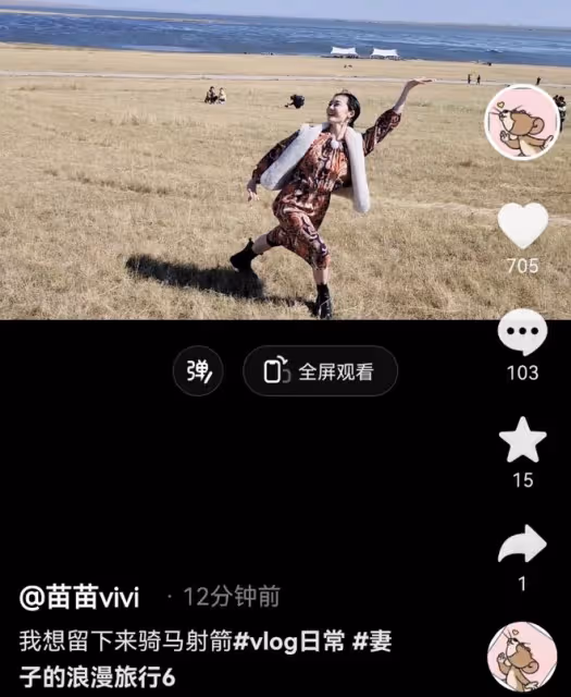 苗苗首曬一家四口同框照,曝光二胎兒子正臉,弟弟皮膚超白萌態足