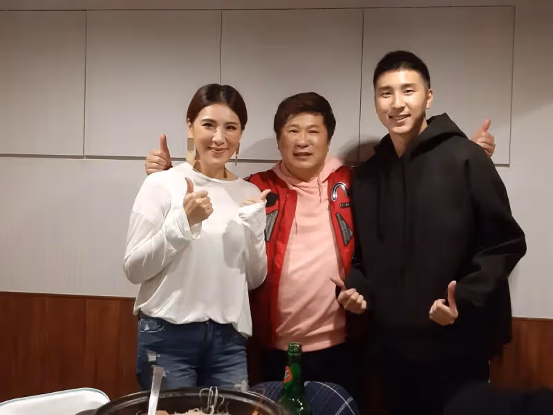 每年花260萬!胡瓜兒子高學歷畢業「比韓國男星還帥」 老爸超寵「坦言財產都給他」:還是有條件