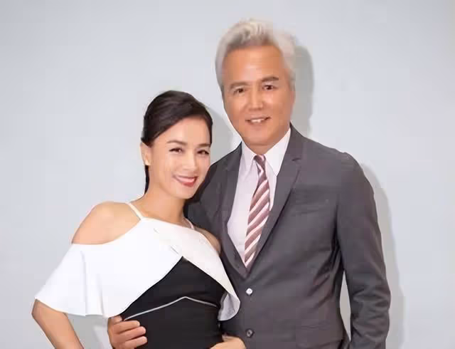 張庭夫婦日本被偶遇!男方滿頭白髮被贊年輕,拒絕粉絲合影惹爭議