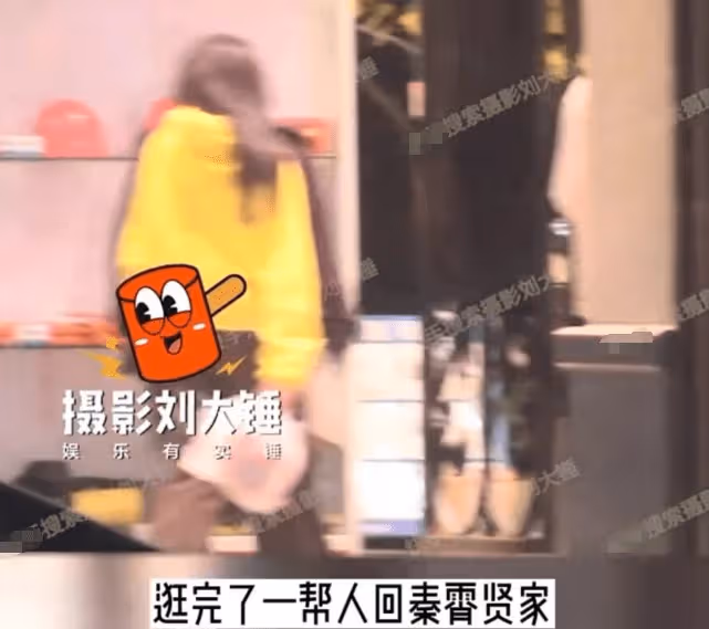 為妮鍾秦be了！秦霄賢開車送哈妮克孜回家後，與女生同回寓所過夜