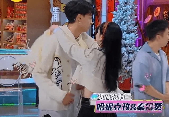 秦霄賢新戀情曝光,與美女富婆一同回家過夜,「為妮鍾秦」cp黃了
