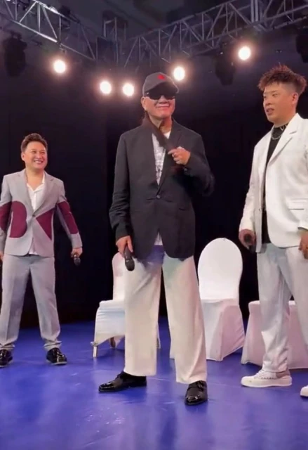 65歲萬梓良站台撈金引擔憂,走路顫巍要四人攙扶,身體後仰險摔倒