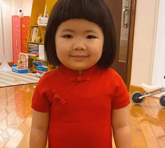 李燦森為妻子慶生，當眾擁吻太甜蜜，41歲愛妻高齡懷二胎狀態好